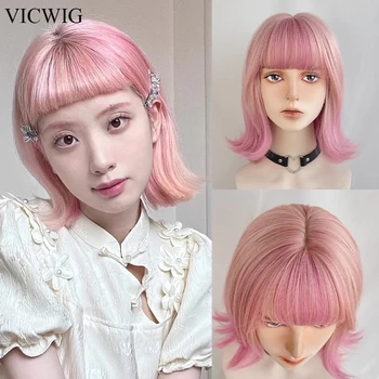 VICWIG Синтетични къси розови къдрави перуки с бретон, женски естествена перука за cosplay в стил Лолита