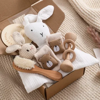 Комплект за детска баня, дървена пръстен, вязаная на една кука дрънкалка, играчки-прорезыватели за бебета, кърпа, двустранни памучни одеала, карта със забележителностите на раждане, четка за душата 