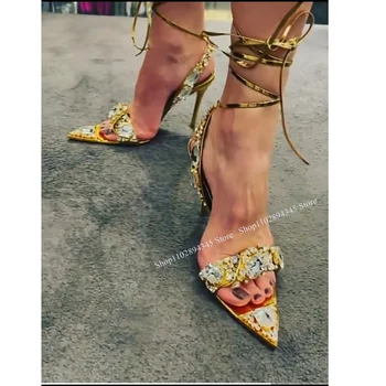 Кухи сандали с пресичащи джапанки с декорация във формата на кристали на тънък висок ток с остър пръсти, пикантна лятна дамски обувки за новия стил, Zapatillas Mujer