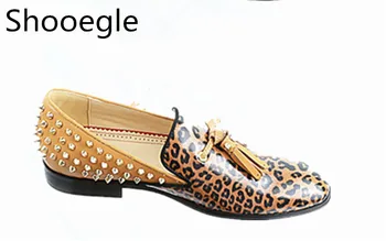 Мъжки лоферы ръчно изработени върху плоска подметка с леопардовым принтом и нитове и пискюли, мъжки лоферы високо качество, мъжки модела обувки в света на стил, мъжки обувки за шофиране