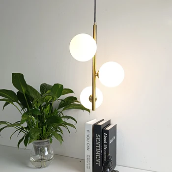 Прости led висящи лампи за ресторант, метален окачен лампа латунного цвят, скандинавски персонализирани окачен лампа с бяла стъклена топка